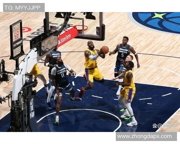 湖人对决快船精彩视频回顾一场篮球盛宴的激烈对抗与精彩瞬间